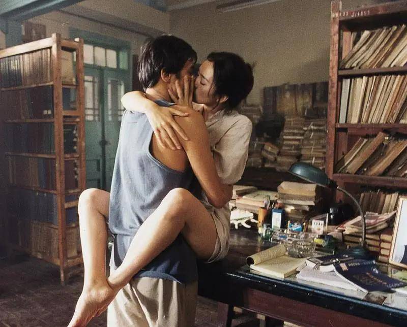 国产大尺度影片推荐《周渔的火车》：一个女人与两个男人间的复杂