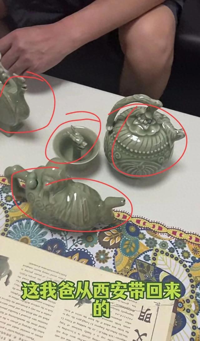 女生展示父亲从西安带回的4个茶壶网友：最后那个壶是下毒神器